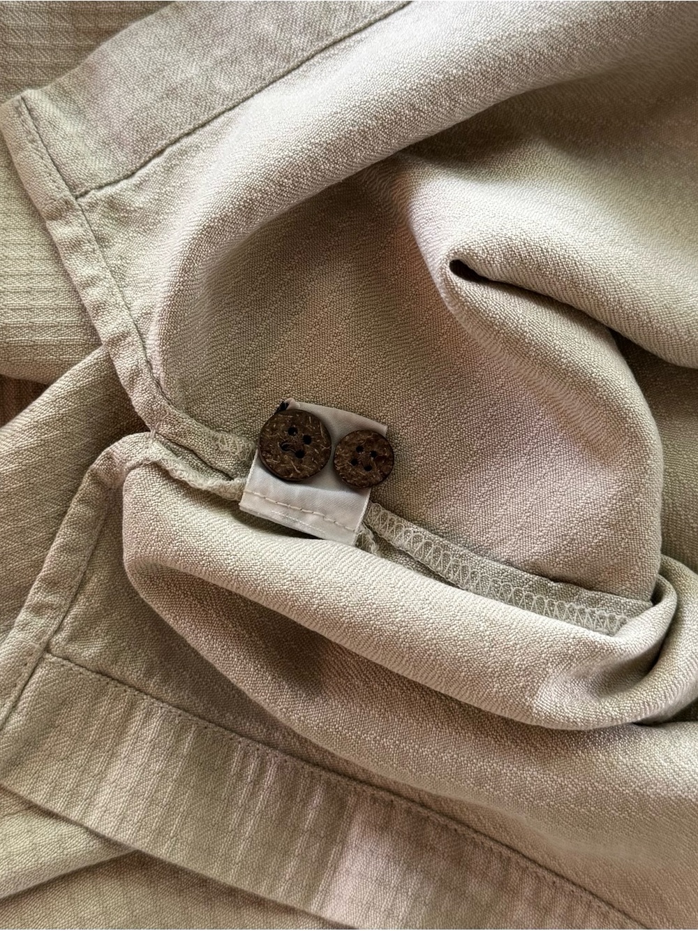 Tommy Bahama Camp Shirt Relaxed Fit Beige Cream 100% Silk Button Down Shirt - XL - Picture 8 of 9